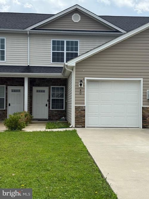 40 Beaulah Ct, Bunker Hill, WV, 25413-1504 | Card Image