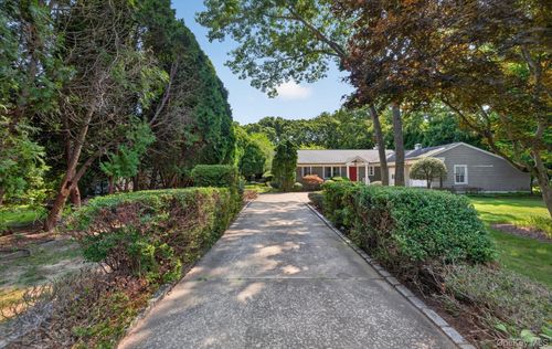 9 Acorn Path, East Quogue, NY, 11942-4712 | Card Image