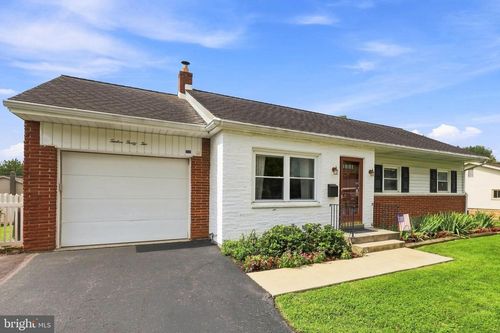 1242 Marie Ave, EPHRATA, PA, 17522-1526 | Card Image