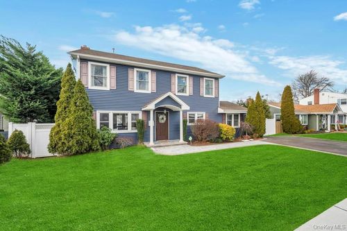 14 W Chestnut Street, Oyster Bay, NY, 11735 | Card Image