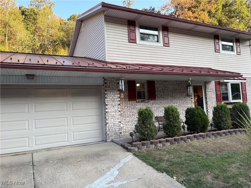214 Basil Dr, Weirton, WV, 26062-6135 | Card Image