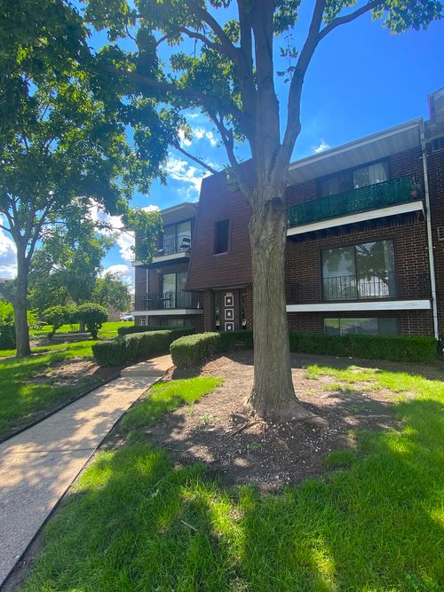 2-1412 Willow Ln, Westmont, IL, 60559-3240 | Card Image