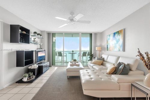 1204-800 Claughton Island Drive, Miami, FL, 33131 | Card Image