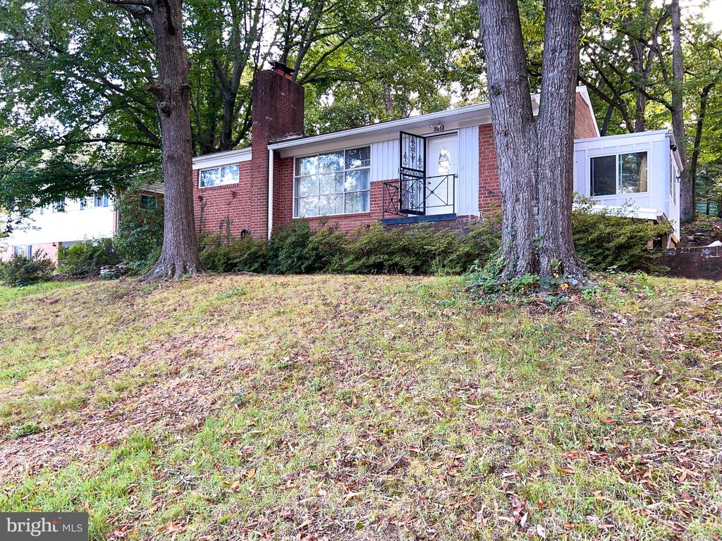 Parkway , Cheverly, MD 20785