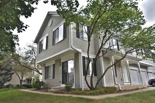 a-370 Sandhurst Ln, South Elgin, IL, 60177-2914 | Card Image