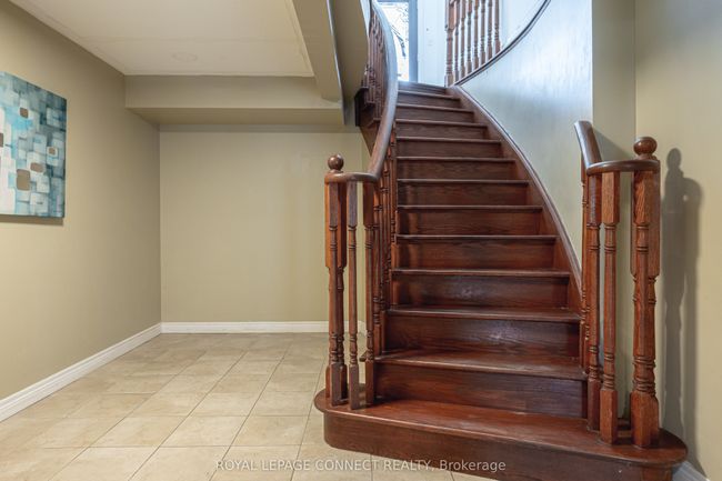 4 Branthaven Crt, House other with 3 bedrooms, 2 bathrooms and 2 parking in Whitby ON | Image 33