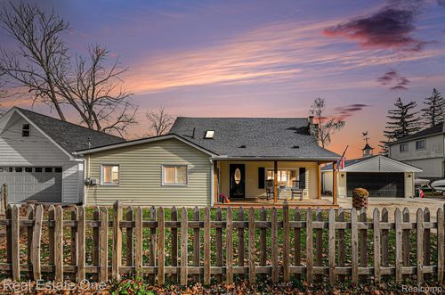 3802 Highland Ct, Highland, MI, 48356-1832 | Card Image