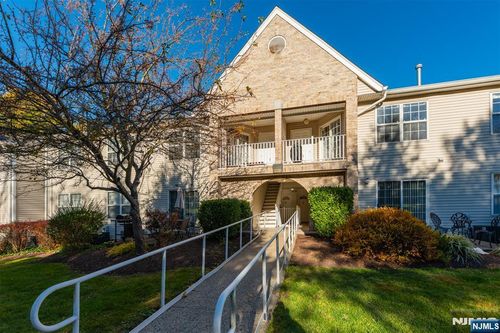 11 Parkside Ct, Wayne, NJ, 07470-4024 | Card Image