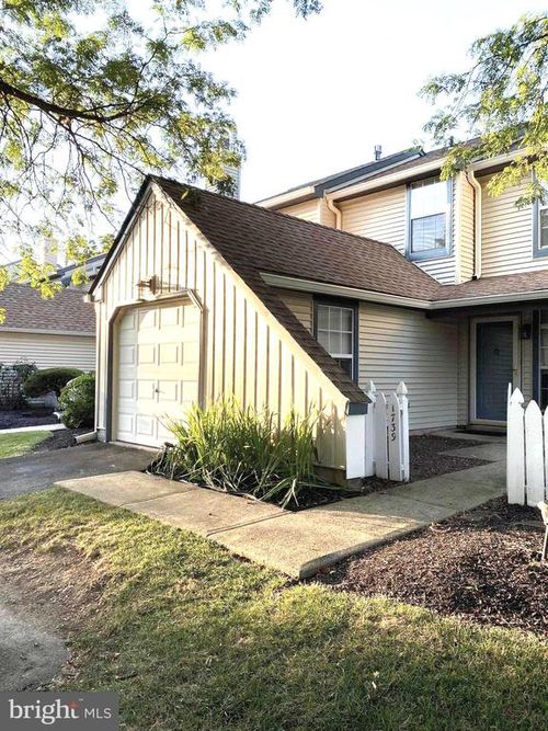1739 Mcnelis Dr, SOUTHAMPTON, PA, 18966-4051 | Card Image