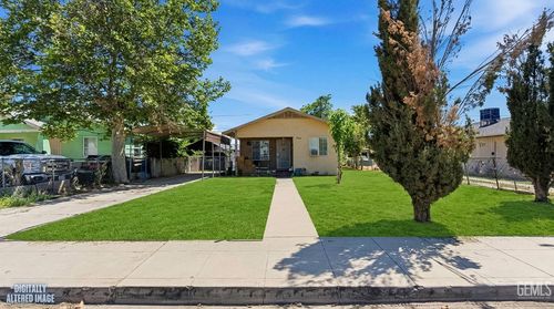 2639 Center, Bakersfield, CA, 93306 | Card Image