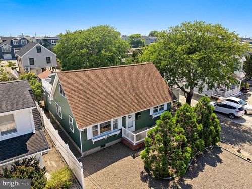 216 W 5th St, SHIP BOTTOM, NJ, 08008-4752 | Card Image