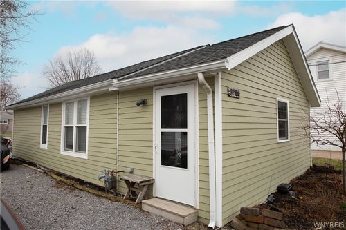 2704 Riverton Ave, Hamburg, NY, 14075-5632 | Card Image