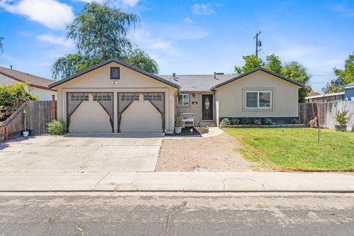 242 Martha Street, Manteca, CA, 95337 | Card Image