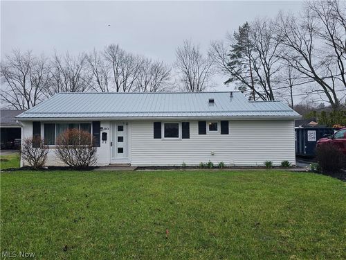 310 Cynthia Dr, Chardon, OH, 44024-1417 | Card Image