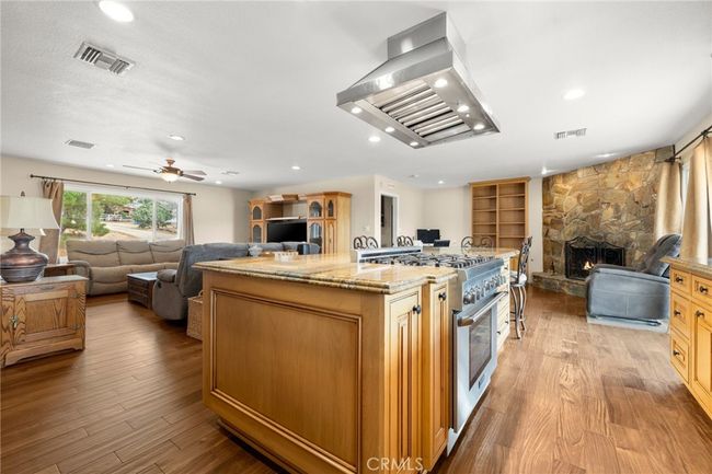35122 Red Rover Mine Rd, House other with 3 bedrooms, 3 bathrooms and 3 parking in Acton CA | Image 13