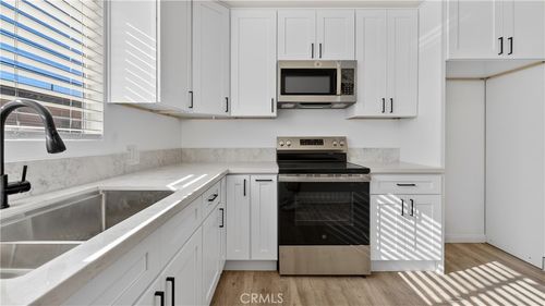 2c-527 S Cedar Ave, Long Beach, CA, 90802-4617 | Card Image