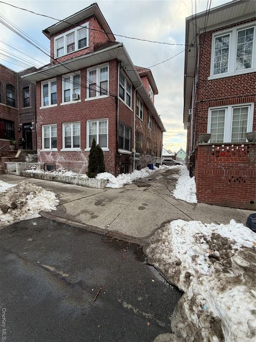 738 E 219th St, Bronx, NY, 10467-5334 | Card Image