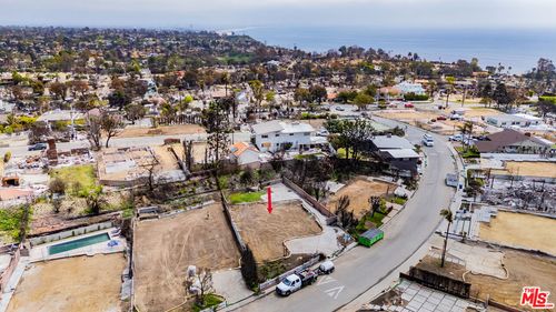 648 Jacon Way, Pacific Palisades, CA, 90272-2827 | Card Image
