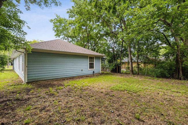 1113 E Jones St, House other with 3 bedrooms, 2 bathrooms and null parking in Sherman TX | Image 23