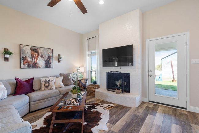 4574 Masch Branch Rd, Home with 3 bedrooms, 3 bathrooms and null parking in Krum TX | Image 11