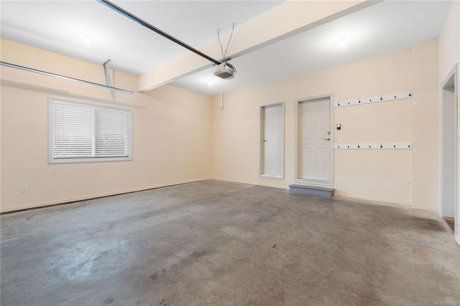 Garage | Image 40