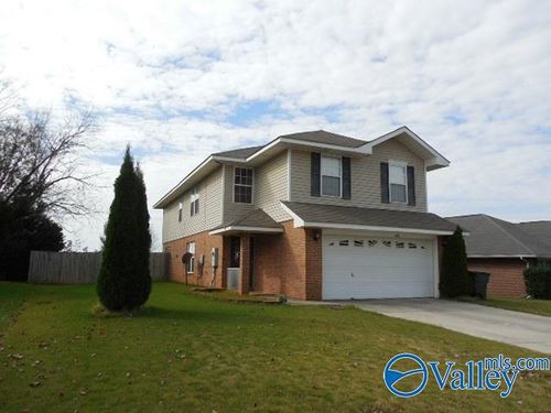 143 Bremerton Dr Sw, Huntsville, AL, 35824-2506 | Card Image