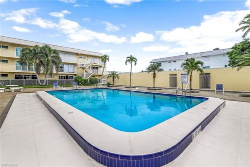 h227-1100 8th Ave S, NAPLES, FL, 34102-6932 | Card Image