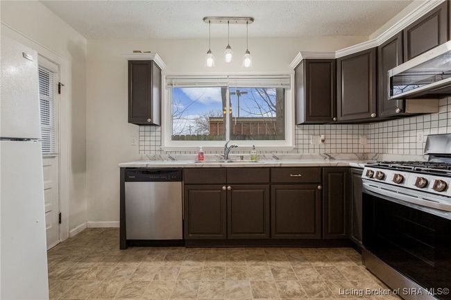 127 New Albany St, Home with 3 bedrooms, 2 bathrooms and null parking in Sellersburg IN | Image 27