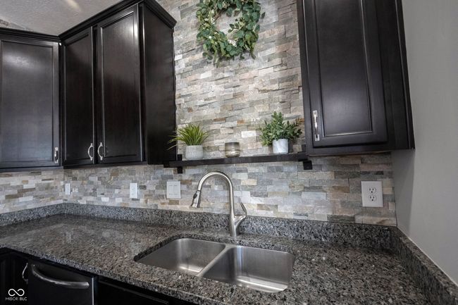 9770 Blue Violet Dr, Condo with 3 bedrooms, 3 bathrooms and null parking in Noblesville IN | Image 5