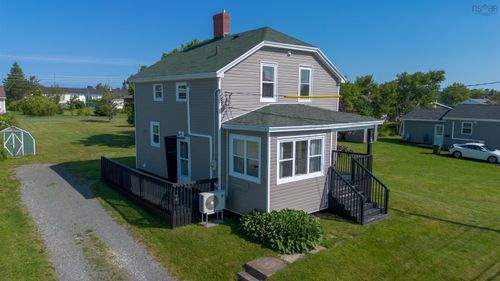 32 Highland St, House with 3 bedrooms, 1 bathrooms and null parking in Glace Bay NS | Card Image