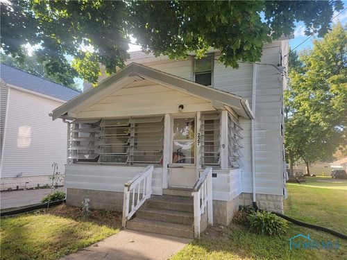 227 Wabash St, Wauseon, OH, 43567-1143 | Card Image