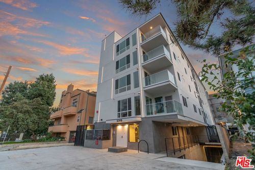303-10918 Camarillo St, North Hollywood, CA, 91602-1305 | Card Image