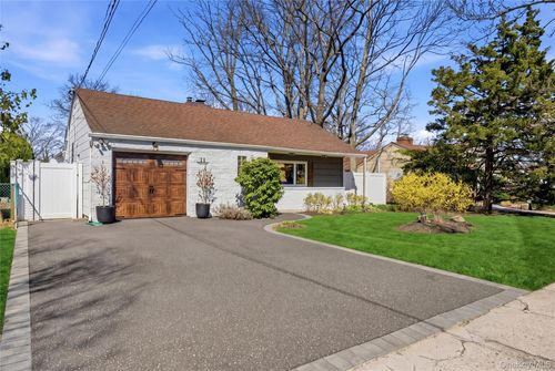 11 Grand Central Ave, Amityville, NY, 11701-3723 | Card Image