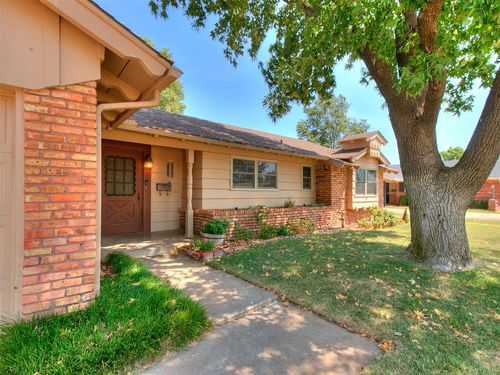 2745 Plymouth Lane, The Village, OK, 73120 | Card Image