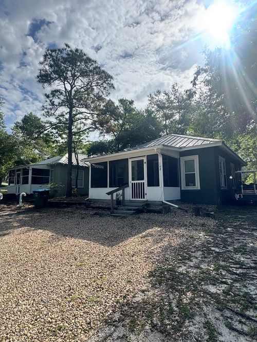 102/104 Se 1st St, Carrabelle, FL, 32322 | Card Image