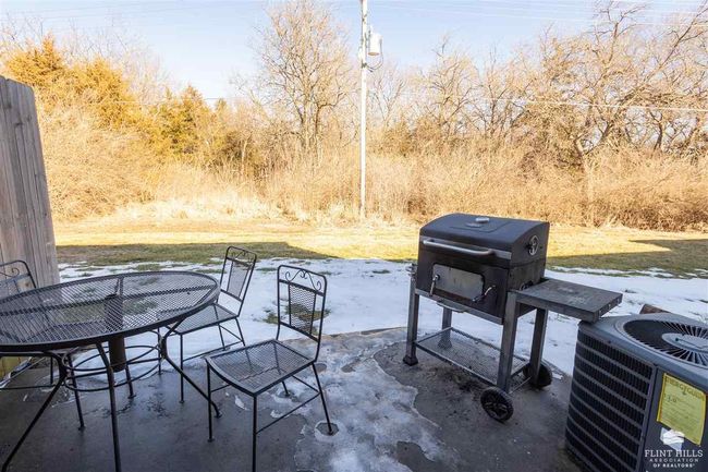 2556 Candlecrest Cir, Condo with 5 bedrooms, 3 bathrooms and null parking in Manhattan KS | Image 22