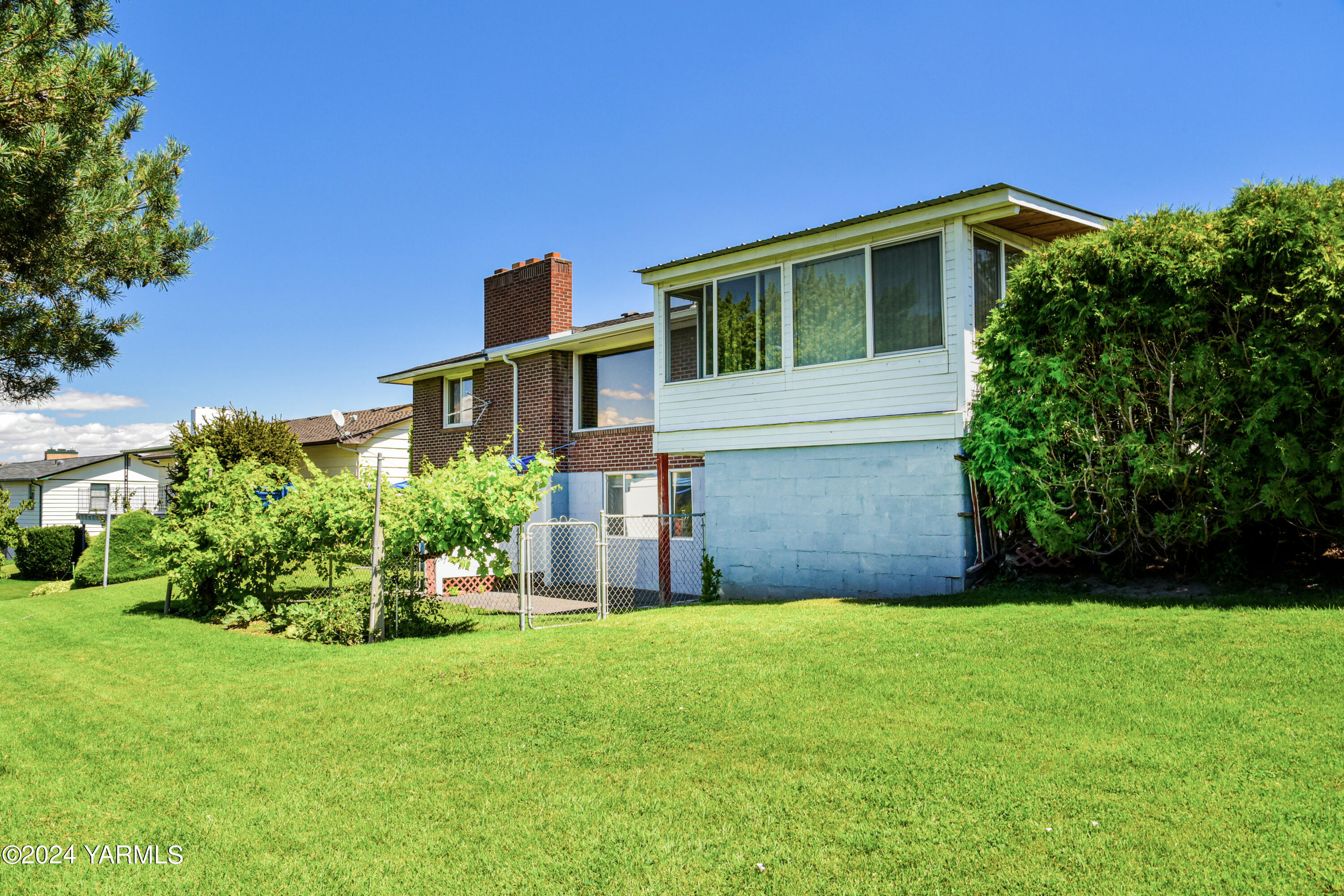Upland Dr, Sunnyside, WA 98944