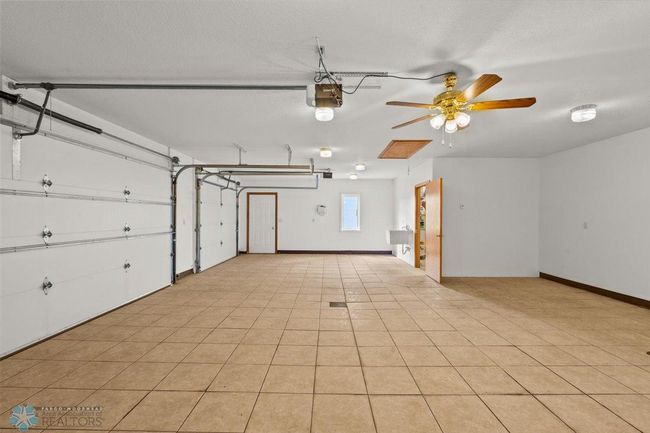 Garage | Image 42