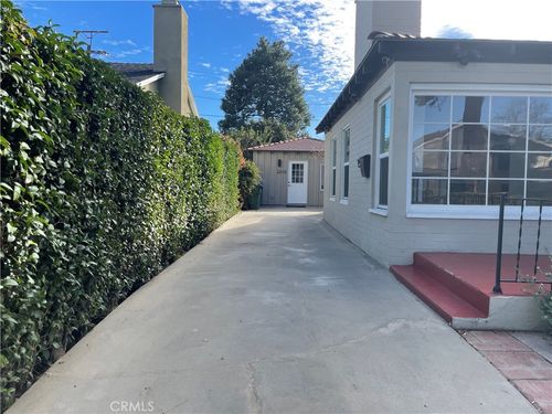 22018 Martinez St, Woodland Hills, CA, 91364-2311 | Card Image