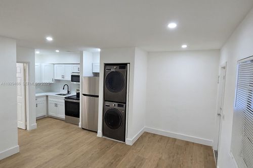 00-417 Nw 2nd Ave, Hallandale Beach, FL, 33009-3302 | Card Image