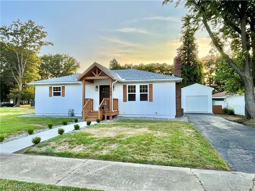 703 Sandusky St, Conneaut, OH, 44030-1727 | Card Image