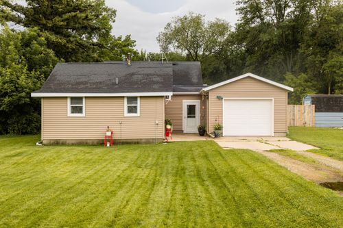 600 W 1st Ave, Osakis, MN, 56360-8227 | Card Image