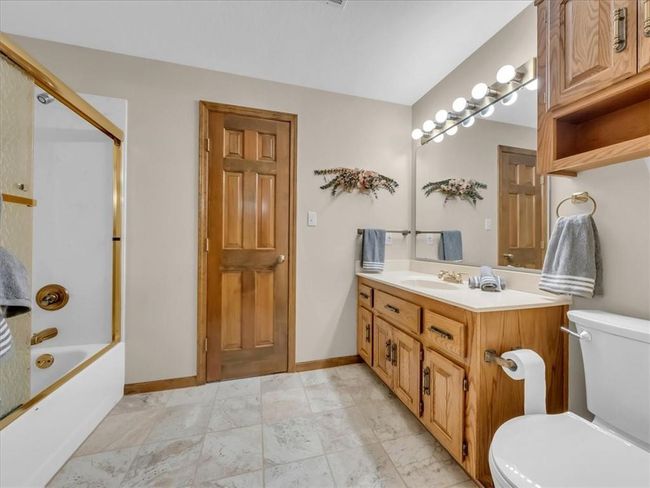 Bathroom 3, lower level | Image 33