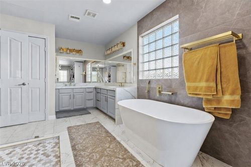 121 Golf Range St, Las Vegas, NV, 89145-3966 | Card Image