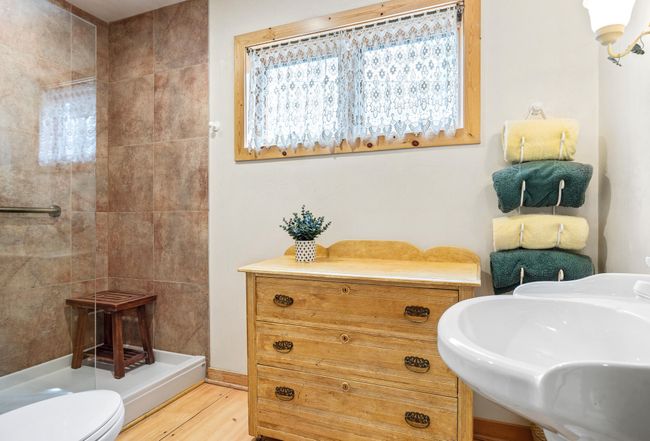 Main floor bath | Image 24