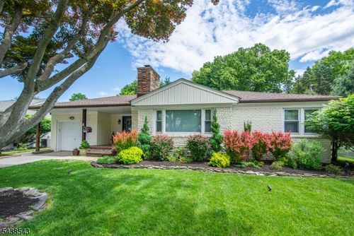 4 Brookhill Pl, Little Falls, NJ, 07424-2215 | Card Image