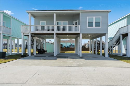 111 Paradise Dr, Rockport, TX, 78382-2023 | Card Image