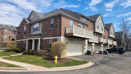 27W736 N Meadowview Dr, Winfield, IL, 60190-1709 | Card Image