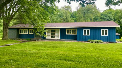 641 Tracey Ln, Brighton, MI, 48114-8739 | Card Image