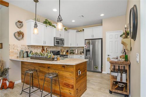 7642 Jacaranda Ln, NAPLES, FL, 34114-2799 | Card Image